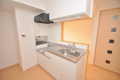 Kitchen. Gas stove can be installed with grill.
