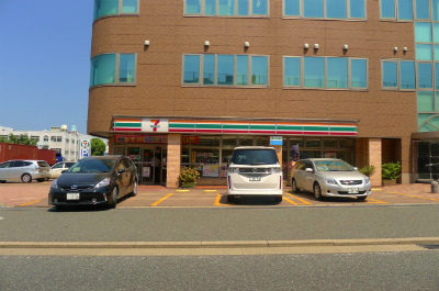 Convenience store. Seven-Eleven Yahata Kurosakishiroishi store up (convenience store) 288m