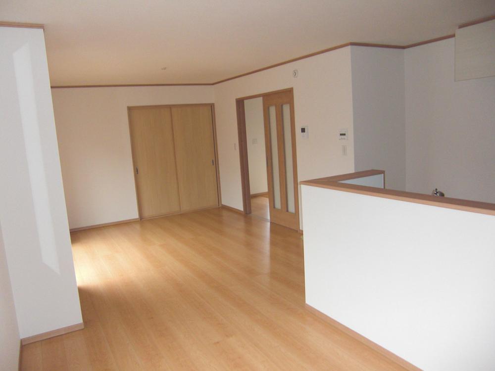 Same specifications photos (living). Photo = construction cases Because the bright hue, Interior is also easy to fit, In bright living!