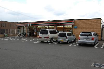 Convenience store. Seven-Eleven (convenience store) to 400m