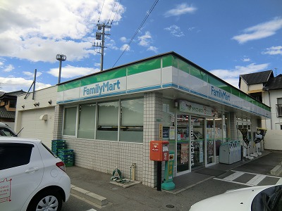 Convenience store. 180m to Family Mart (convenience store)