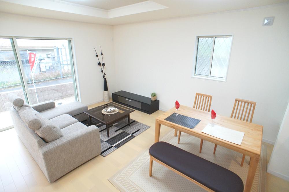 Living. Local (12 May 2013) Shooting