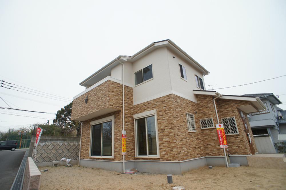 Local appearance photo. Local (12 May 2013) Shooting