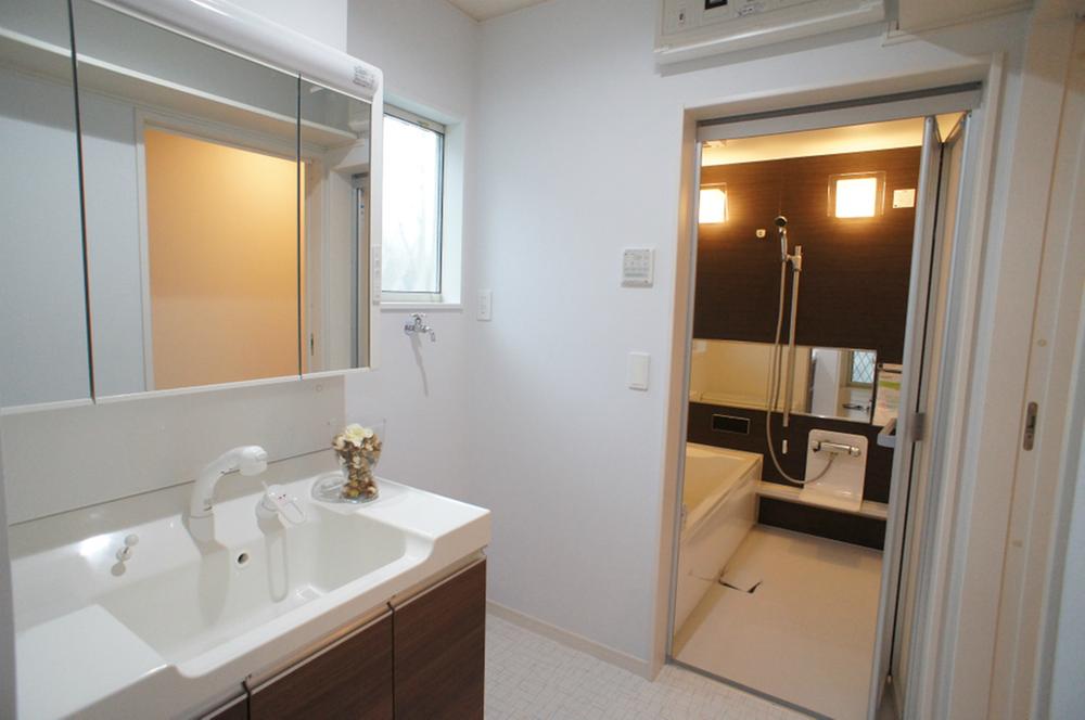 Bathroom. Indoor (12 May 2013) Shooting