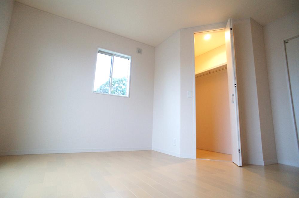 Non-living room. Indoor (12 May 2013) Shooting