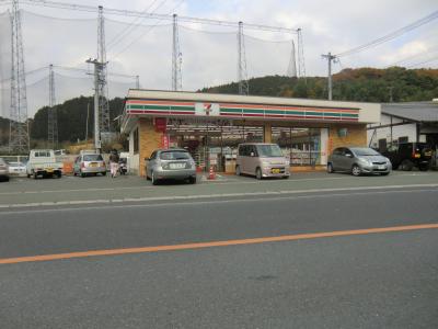 Convenience store. 2100m to Seven-Eleven (convenience store)
