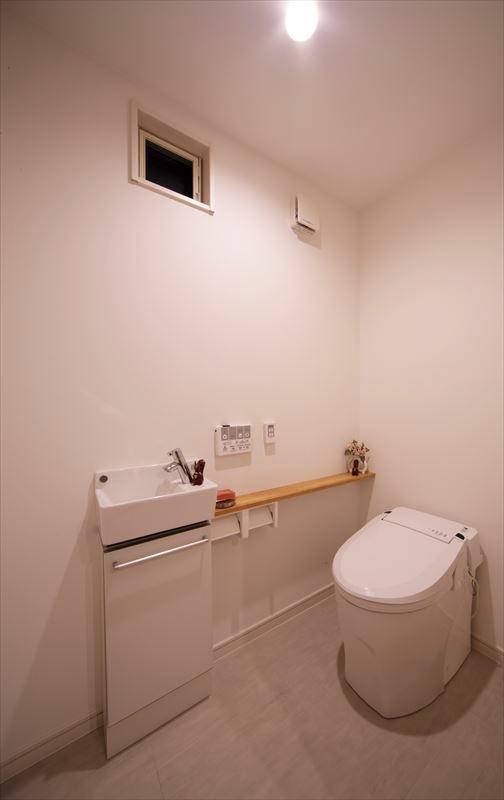 Other Equipment. By installed separately from the wash-basin and toilet and refreshing of tankless, It is spatial composition does not feel a feeling of pressure.