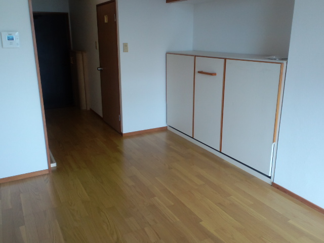 Living and room. Wallpaper Cross, Has been re-covering.