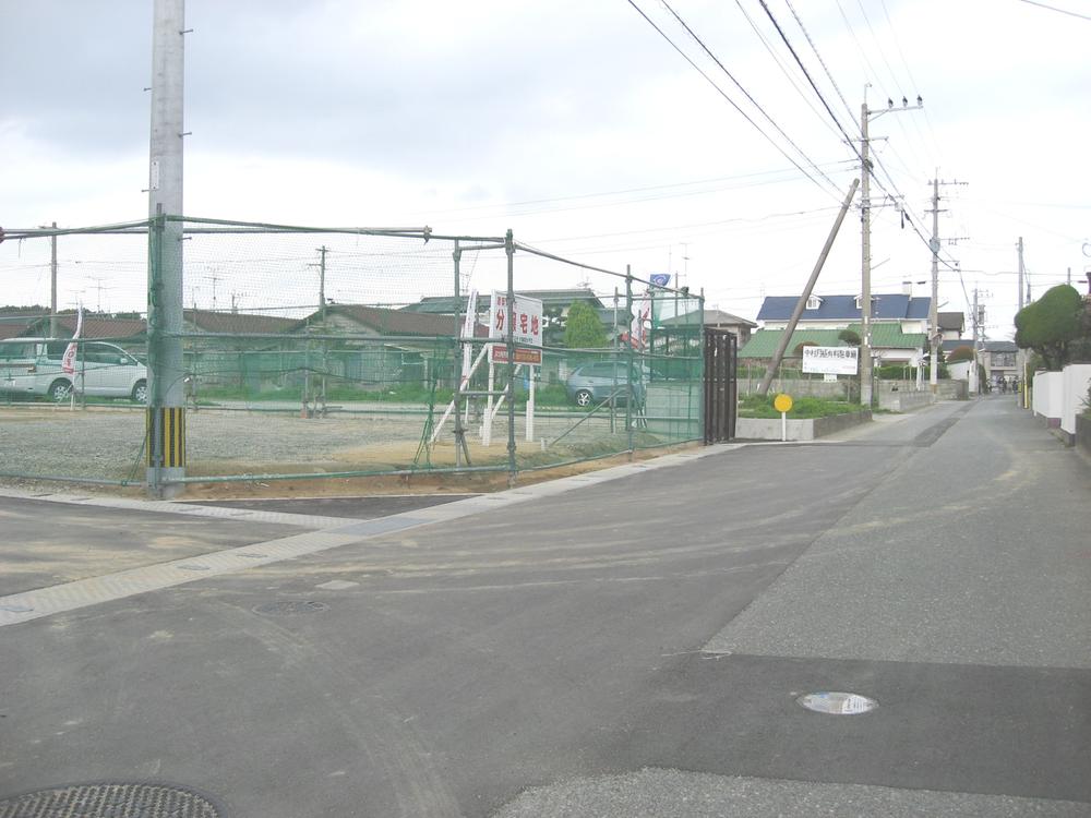 Local photos, including front road. Local (March 2013) Shooting