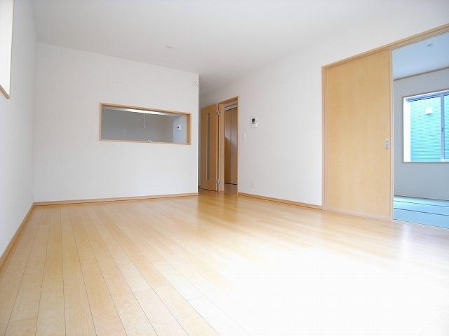 Same specifications photos (living). Same specifications