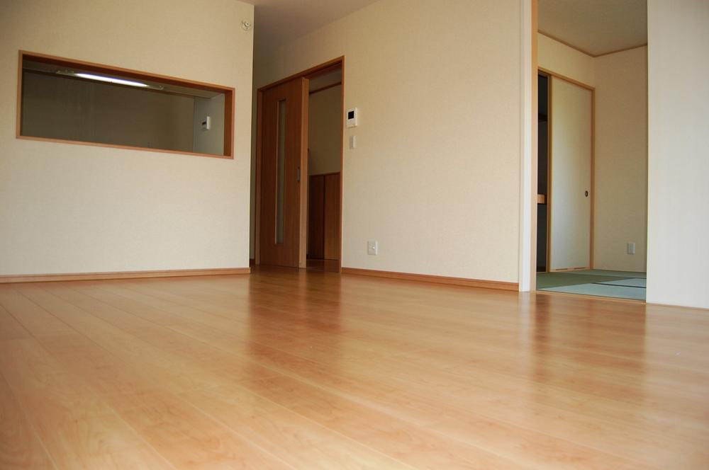 Same specifications photos (living)