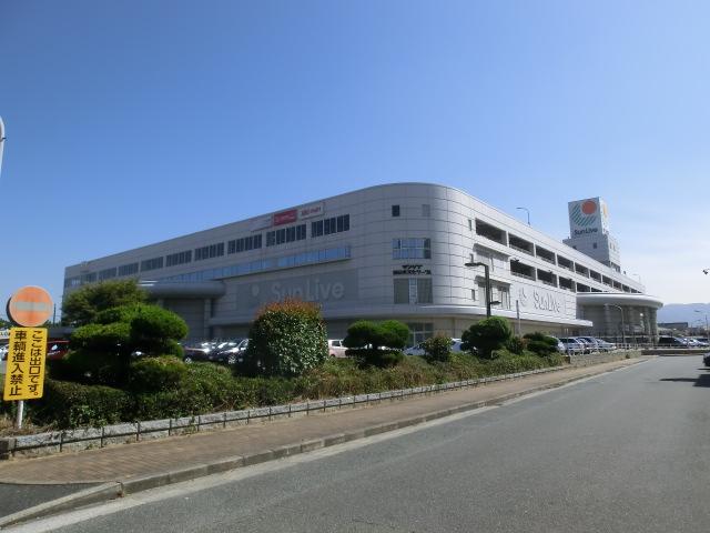 Shopping centre. 11 minutes in the 2100m car until Sanribu Koga