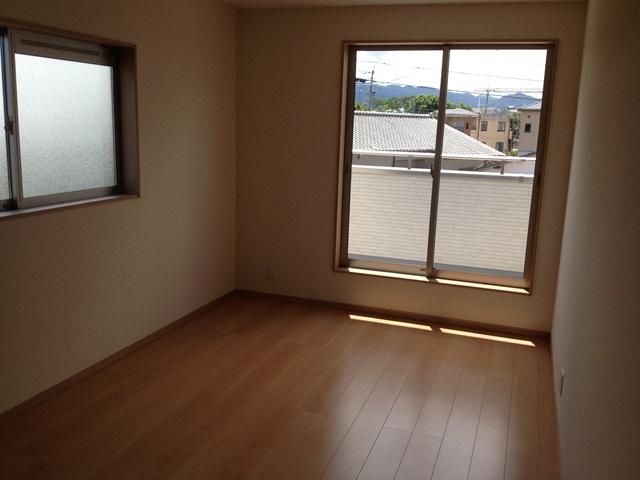 Other introspection. Same specifications Western-style