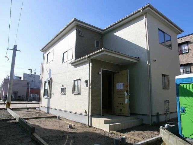 Local appearance photo. 4LDK + car space two Allowed! (2013 December shooting)