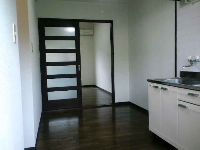 Living and room. From kitchen, Approach to the room.