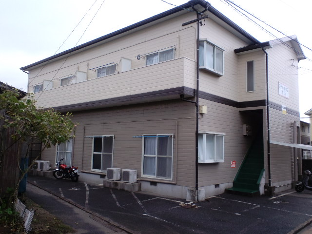 Building appearance. It is a photograph from the opening side.