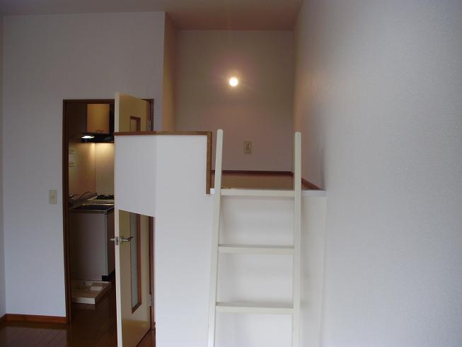 Other room space. Bet space