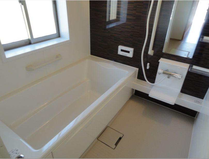 Bathroom.  ☆ Image is a photograph at the time of completion ☆