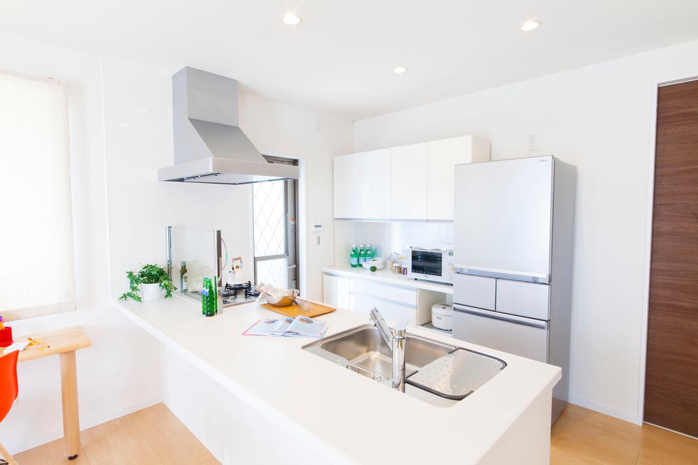 Other Equipment. The top plate of the artificial marble ・ Silent sink ・ Water purification function with faucet