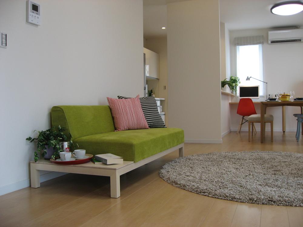 No. 7 model building living