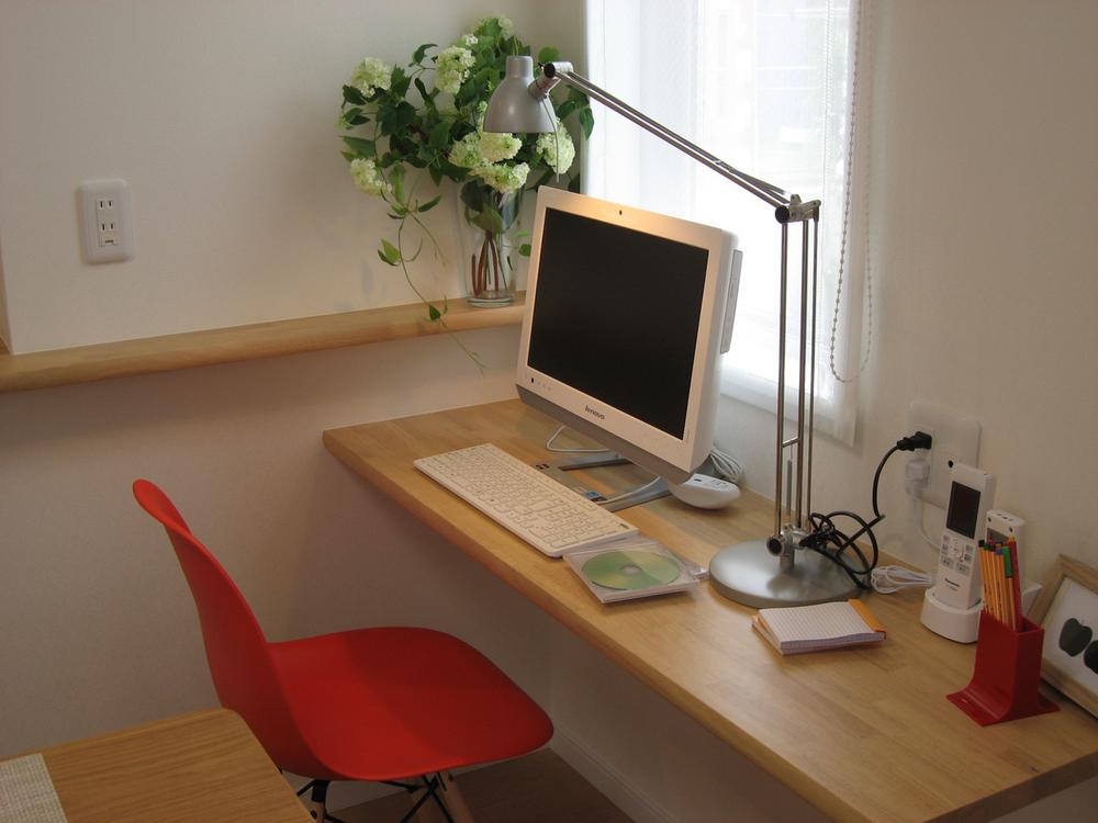 Other introspection. No. 7 model building Desk space in the living room