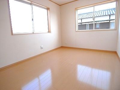 Non-living room. Same specifications