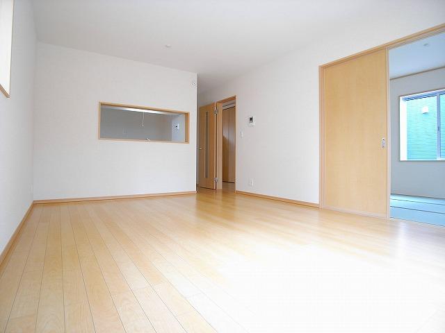 Living. ※ The photograph is a property of the same manufacturer and construction.