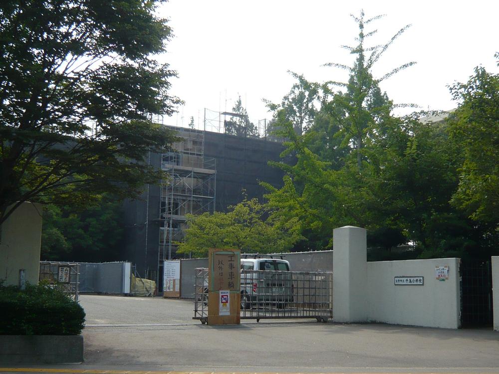 Primary school. 700m until plover elementary school