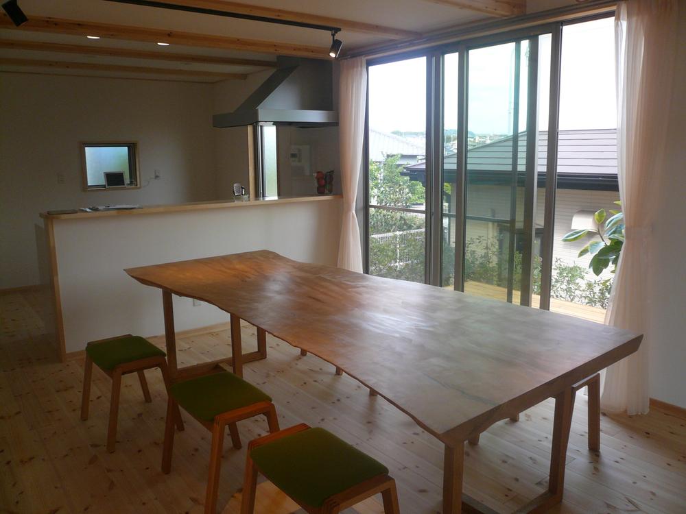 Living. Local (10 May 2013) Shooting