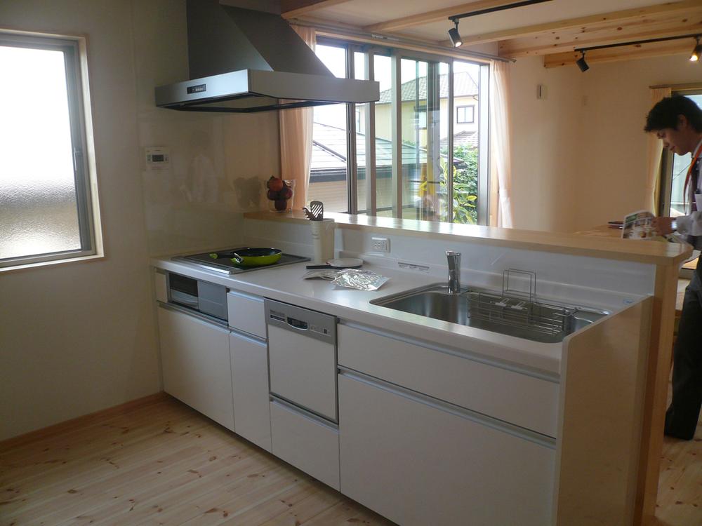 Kitchen. Local (10 May 2013) Shooting