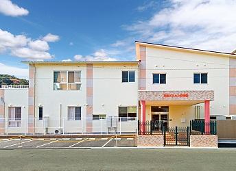 kindergarten ・ Nursery. Hanatsuru mud until the nursery 881m