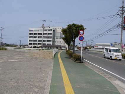Local photos, including front road. Construction before North front road