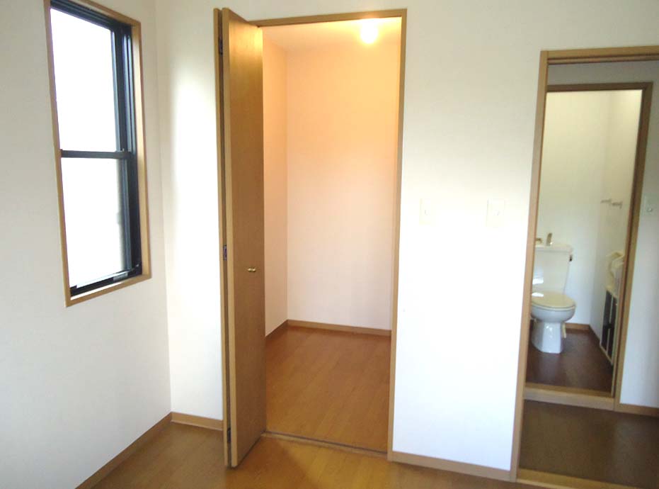 Receipt. Walk-in closet