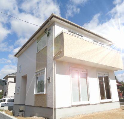 Local appearance photo. The photograph is the same type.