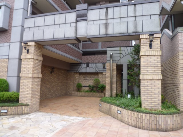 Building appearance. Entrance