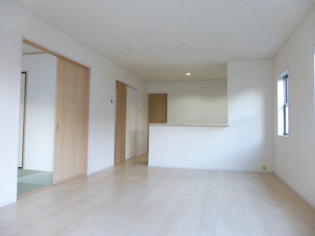 Living. Face-to-face kitchen ☆ living