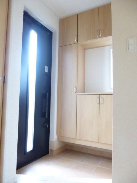 Entrance. With storage entrance