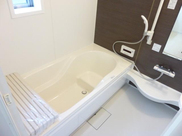 Bathroom. Tub with bathroom dryer