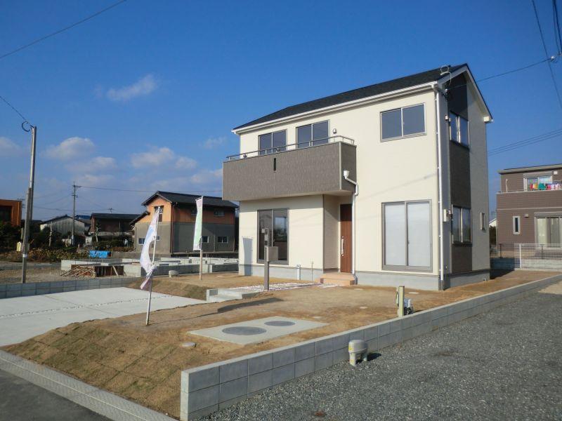 Local appearance photo. 1 Building