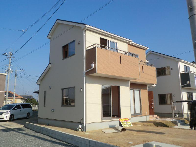 Local appearance photo. Building 2