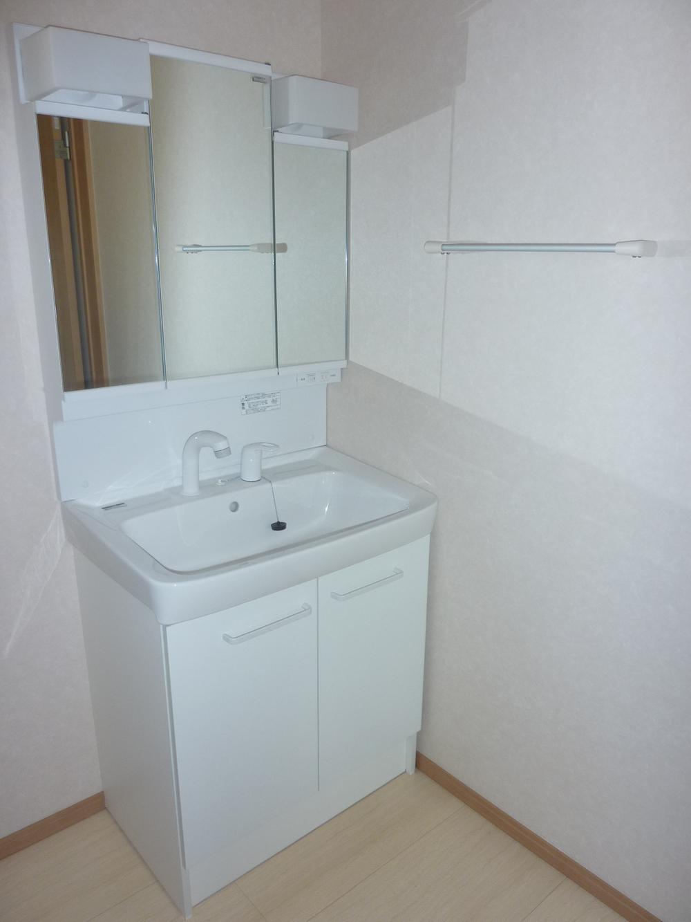 Wash basin, toilet. Local (11 May 2013) Shooting