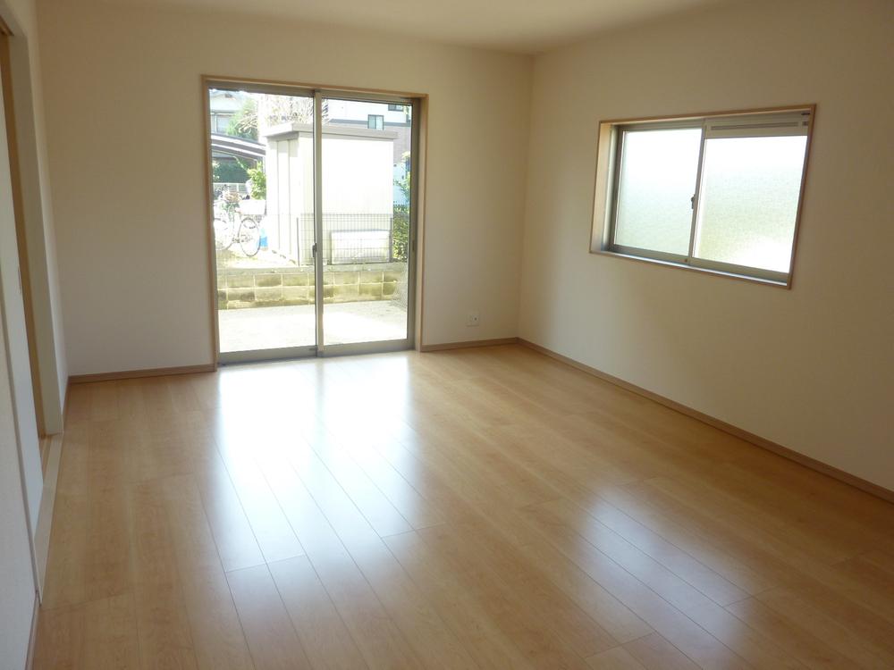 Non-living room. Local (11 May 2013) Shooting