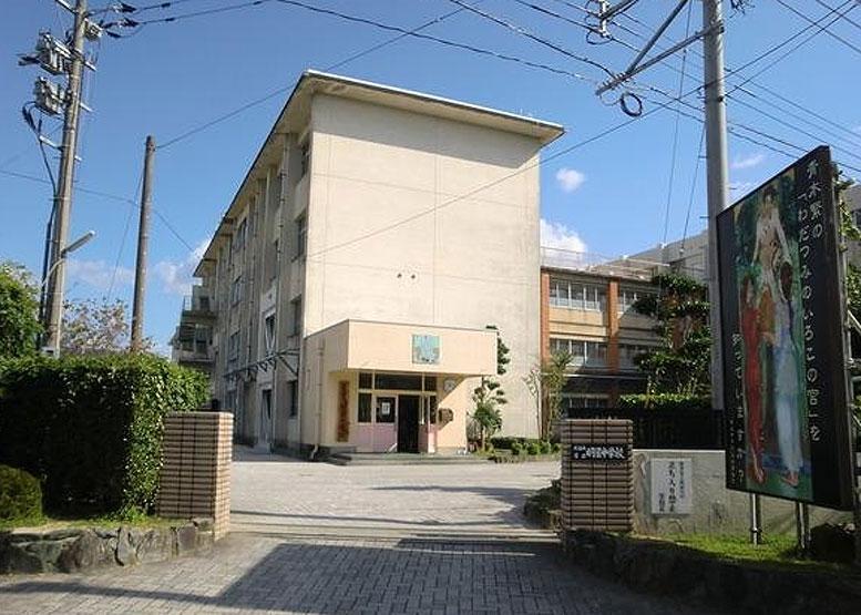 Junior high school. 1920m walk about 29 minutes until the morning star junior high school