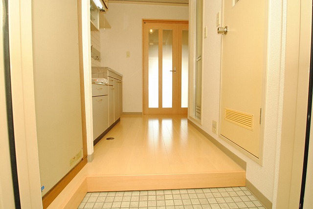 Entrance. Same properties similar photos