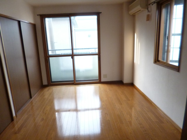 Other room space. Sunny room