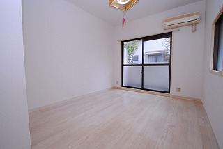 Living and room. The same type Similar photo There is a case where the color of the floor is different. 