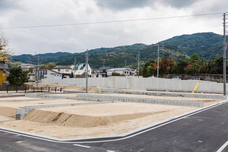 Local photos, including front road. Local (11 May 2013) Shooting