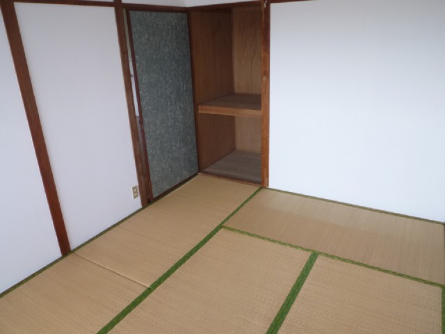 Receipt. East of the Japanese-style room ・ Receipt