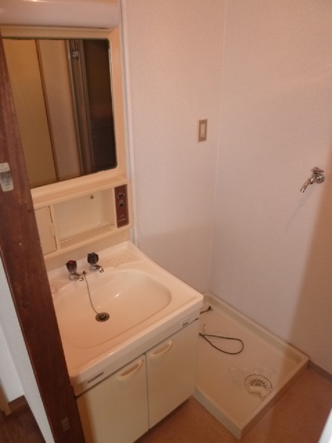 Other room space. Washbasin with a mirror