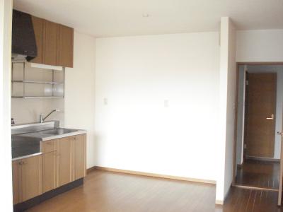 Living and room. A bright room! 